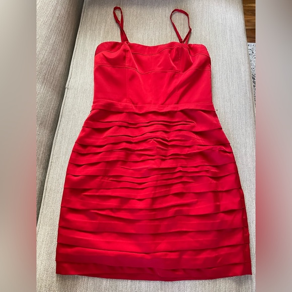 Red Express cocktail dress size 6 - Picture 2 of 3